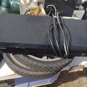 Samsung Black DVD Player with HDMI Cord